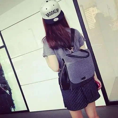 qq头像女生500x500分辨率长发美女背影图片2