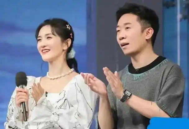 杨迪回应与16年的女友分手 杨迪直播自曝和相恋12年女友分手(16)