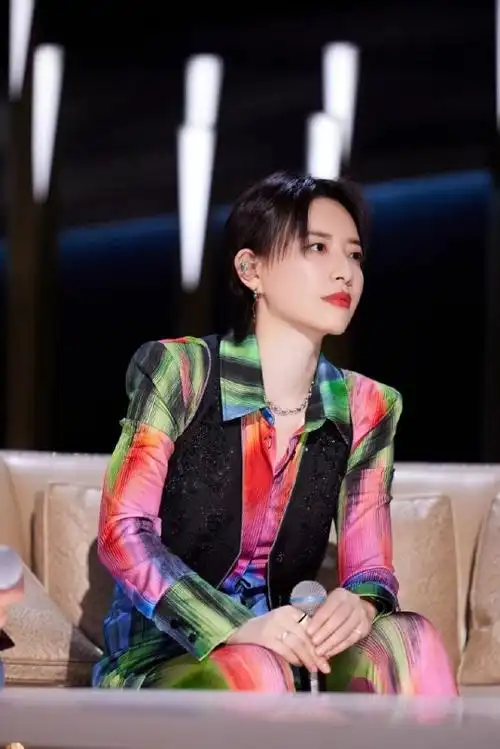 听李斯丹妮丁真唱李白的诗有点巴适##李斯丹妮戏腔唱李白的诗