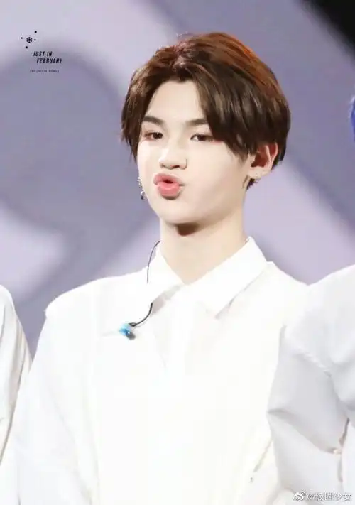 黄明昊#嘟嘟嘴 无意识中散发的可爱