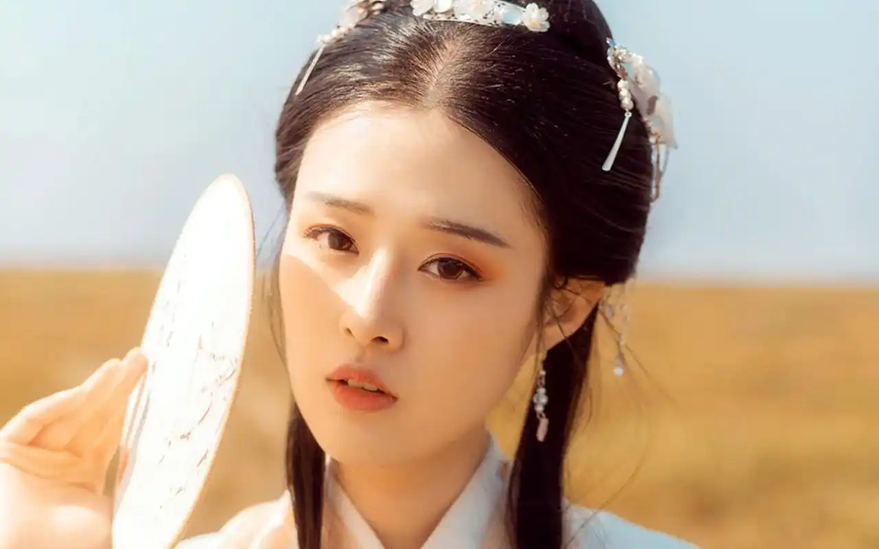 古风美女户外唯美写真