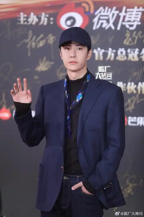 王一博戴着棒球帽走红毯##王一博今天也很酷##王一博 体制内男友