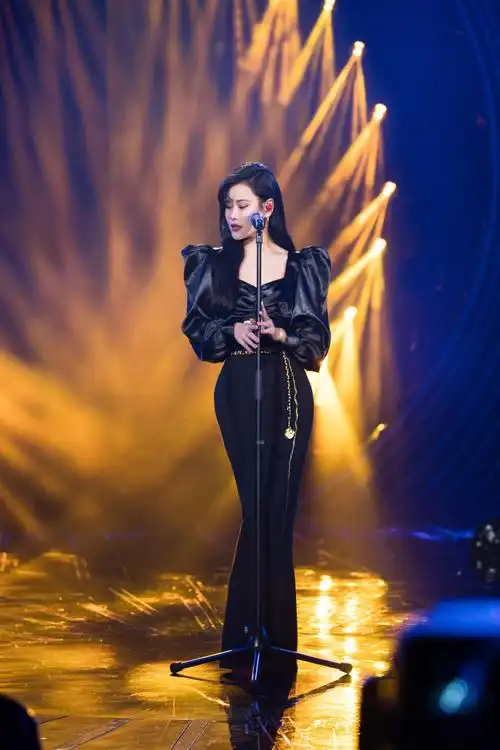 袁娅维大秀人鱼臀好身材融入国粹惊艳改编月牙湾