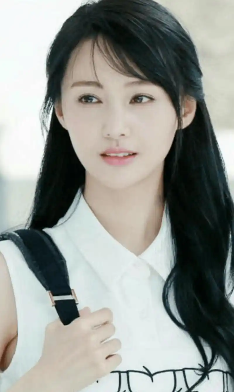 郑爽,"疯子"背后的荒唐史诗,一场三观颠覆的狂欢!