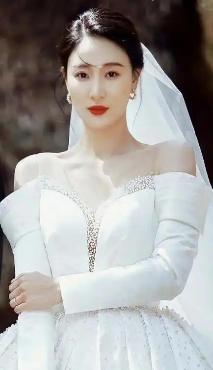 "军中铁娘子"侯梦莎:已走上了一条不归路,沉迷带货