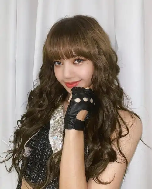 【明星也会丑】blackpink lisa 挑战新发型又被酸:「好不精致」 问题