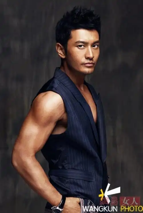 当纯爷们儿才是王道 男星超性感腹肌比拼(组图)