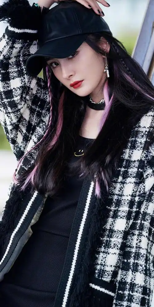 杨幂休闲运动风搭配写真