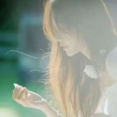 女生头像唯美侧脸清新 高清好看的唯美女生头像小清新侧脸图片