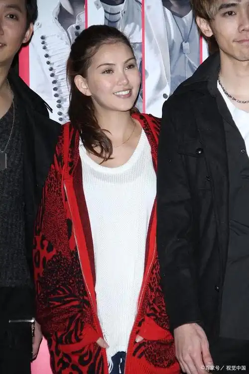 昆凌揭秘与周杰伦爱情细节,跨越年龄差异的坚持令人羡慕!