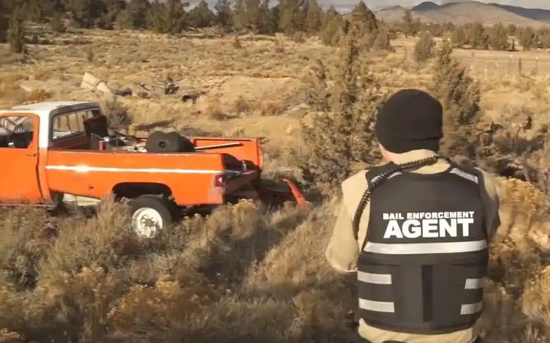 美国抓捕秀美国赏金猎人patty单枪匹马抓捕warrant上的刁民