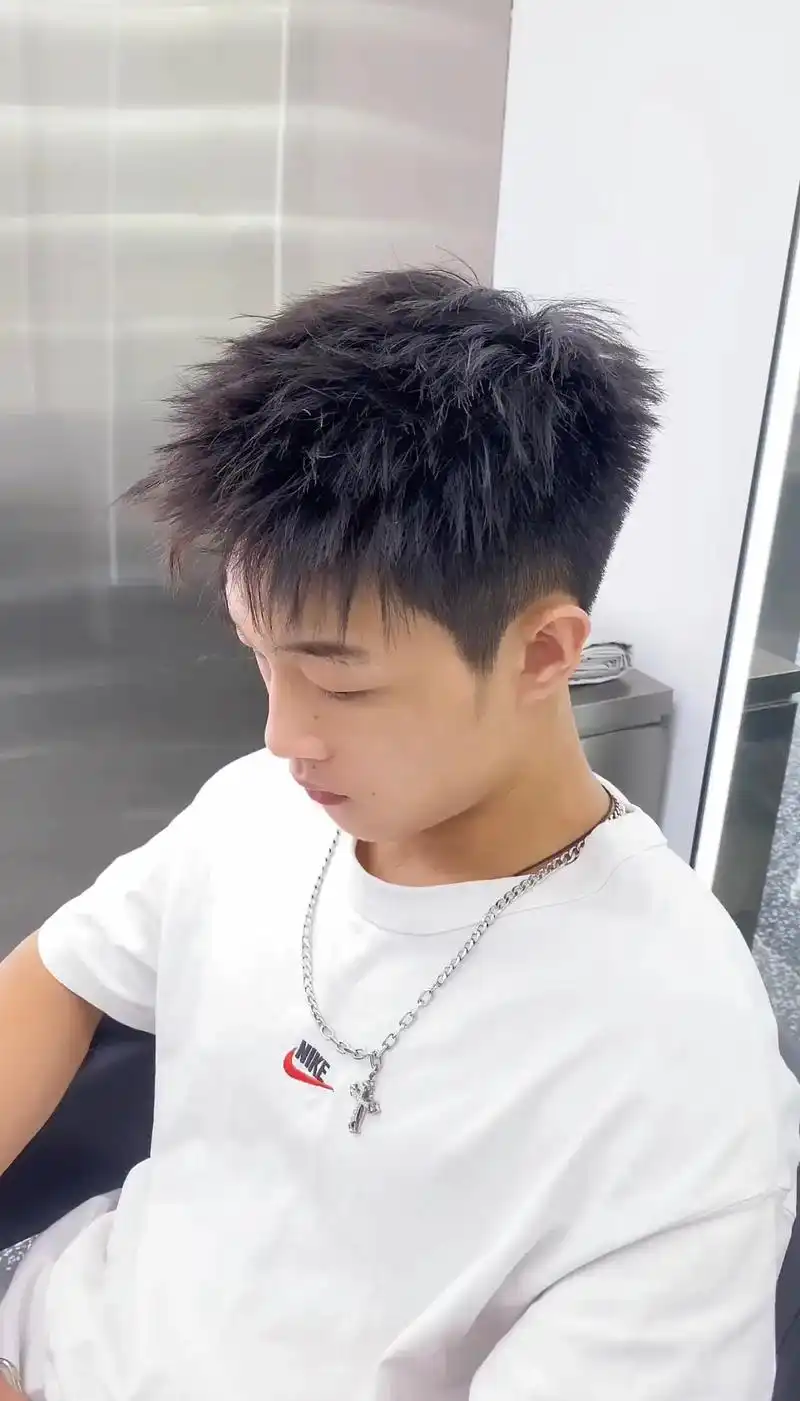 合肥男士立体前刺.#图文伙伴计划 这款发型适合额头不高的男 - 抖音