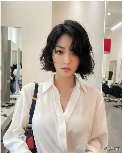 2020最火发型女中短发卷发 中短卷发发型女2020流行发型