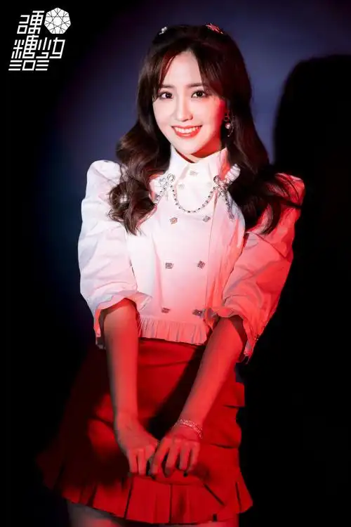 王艺瑾甜美双马尾元气写真图片