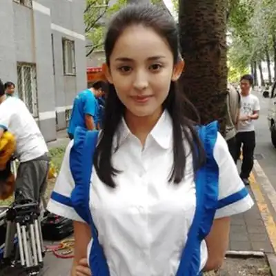 【图】北影最美考生古力娜扎人红是非多 遭人围观很崩溃