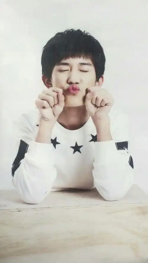 易烊千玺,高清壁纸,(罕见卖萌)