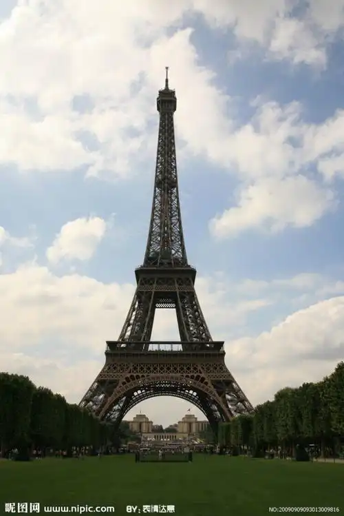 eiffel;英语:eiffel tower)矗立在法国巴黎的战神广场,是世界著名建筑