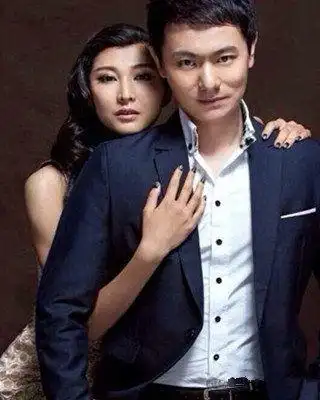 图瞿伟妻子郭燕相片曝光其为世纪佳缘副总裁