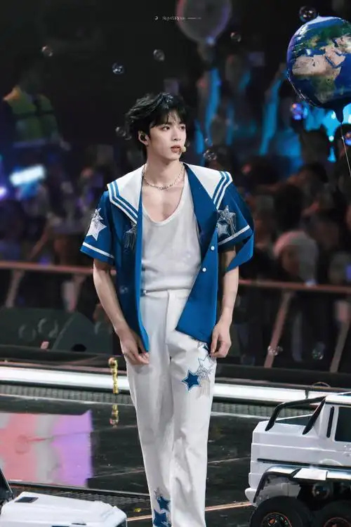 刘耀文叁重楼暨出道四周年演唱会##刘耀文舞蹈solo