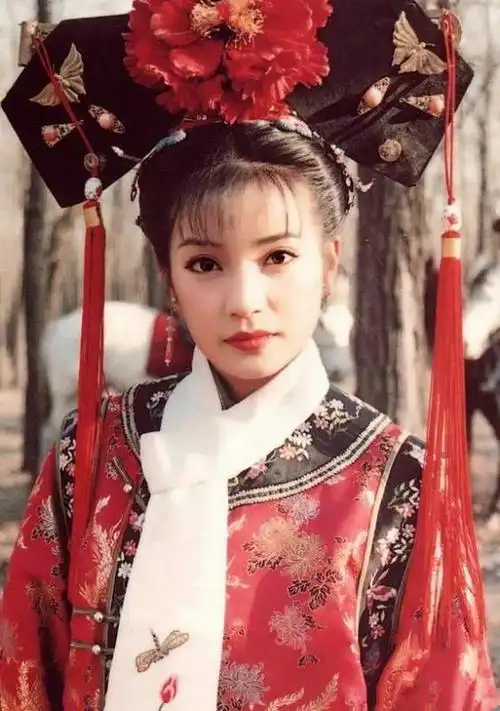 年轻时赵薇这个角色温婉动人,其实都可以去出演紫薇格格了