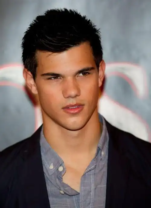 taylor daniel lautner()