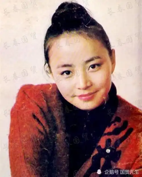 宋丹丹33年前青涩旧照曝光,五官精致略显婴儿肥_腾讯新闻