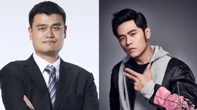 周杰伦姚明16年后再度同框!拍照姿势太机智,完美避开身高差
