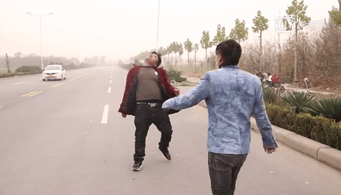 六亲不认的步伐是什么梗 六亲不认的步伐是什么意思