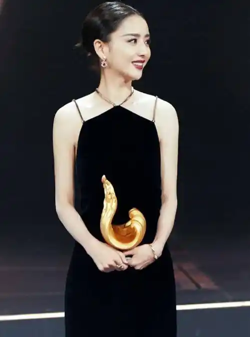 原创佟丽娅不愧是内地第一美人时尚露面惹人动心这颜值太绝了