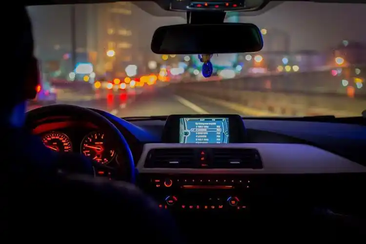 老司机总结开夜车的技巧学会了这些新手不再惧怕夜晚开车