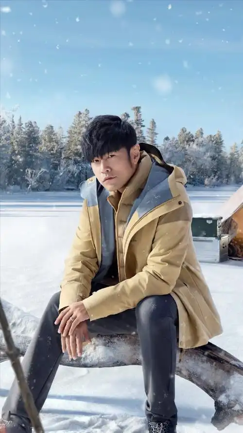 周杰伦户外帅图#蕉下气绒冲锋衣#上新!