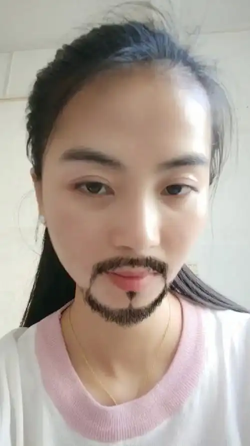 其实女生长胡子也好看