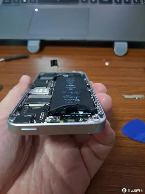 开箱晒物 篇六:自己动手更换苹果se电池,这是属于手残党的高光时刻