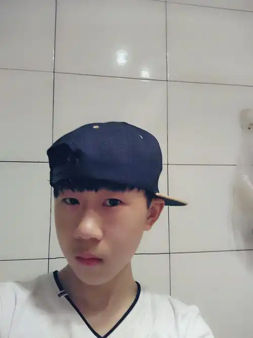 这个男生帅不?满分100给多少分?真实一点,谢谢!