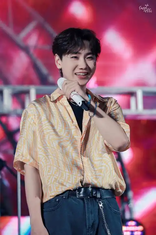 分享几张我手机相册里的汪苏泷