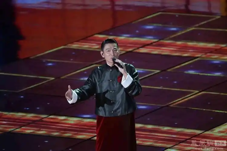 刘德华表演歌曲《回家的路》