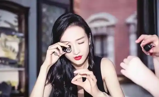 王鸥和刘恺威的夜光剧本事件确实给他们的事业带来了巨大的打击.