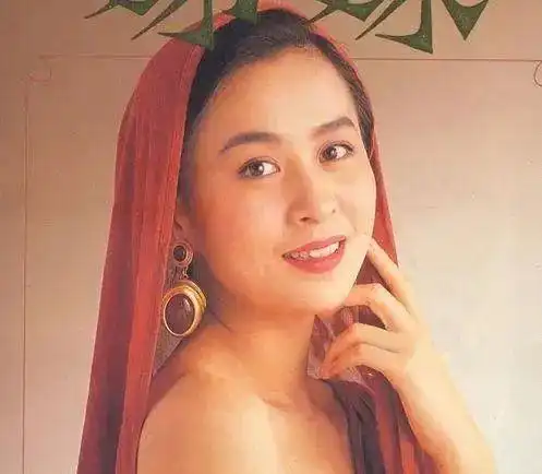 年轻时的刘嘉玲真漂亮!妥妥的邻家小妹耶~果然年轻就是好!