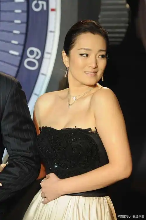 58岁巩俐,一个自带气场的女王!不愧是"巩皇"!