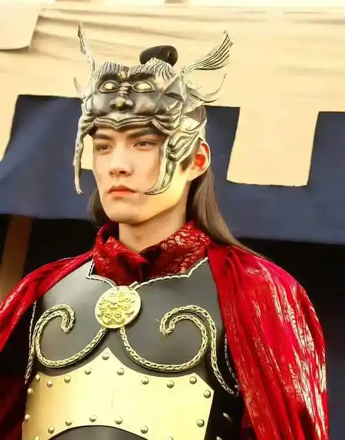 45岁严屹宽一出场,才知道什么叫古装建模脸