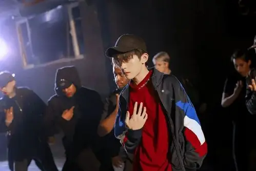 易烊千玺壁纸:好看到炸裂啊!这是什么神仙颜值!太美了