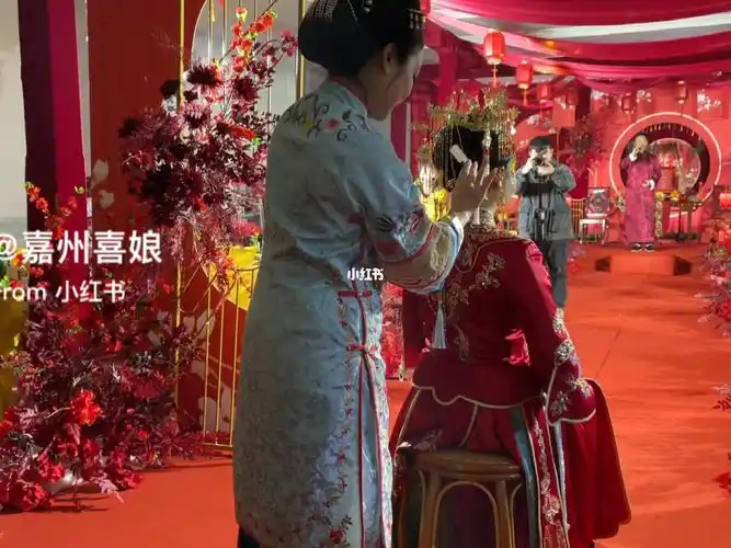 中式婚礼千金梳妆