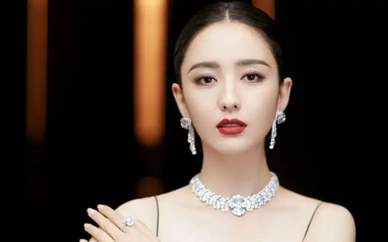 佟丽娅吊带礼服性感图片桌面壁纸_大陆明星_壁纸下载_美桌网