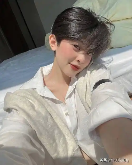 女士发型千千万我最爱露耳微分刘海短发时尚好看很迷人