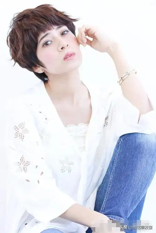 方脸女生适合什么发型?看看这几位明星的发型,时尚减龄显气质!