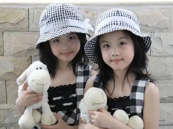 组图网络爆红双胞胎姐妹花照片大集合