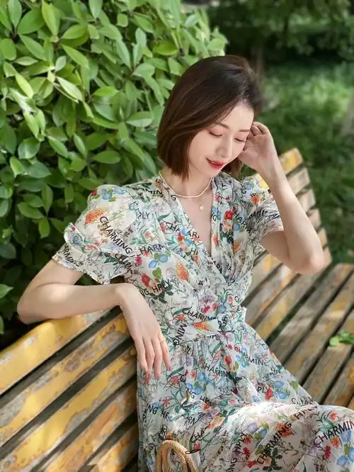 穿裙子怎么拍照才好看?几个经典好看的姿势,拍出优雅气质淑女风