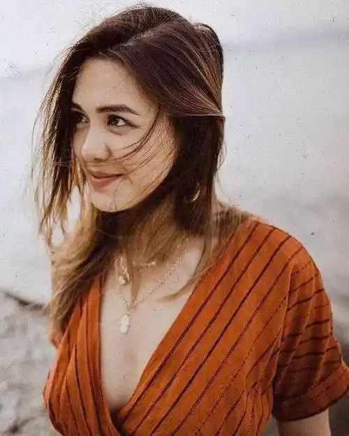 50岁的性感女神钟丽缇依然乘风破浪身材火辣女人的美丽无惧岁月