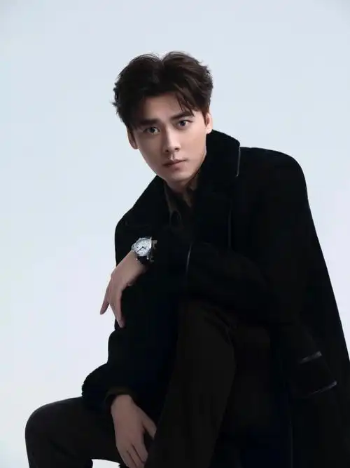 新尺寸新风范李易峰的庐米诺