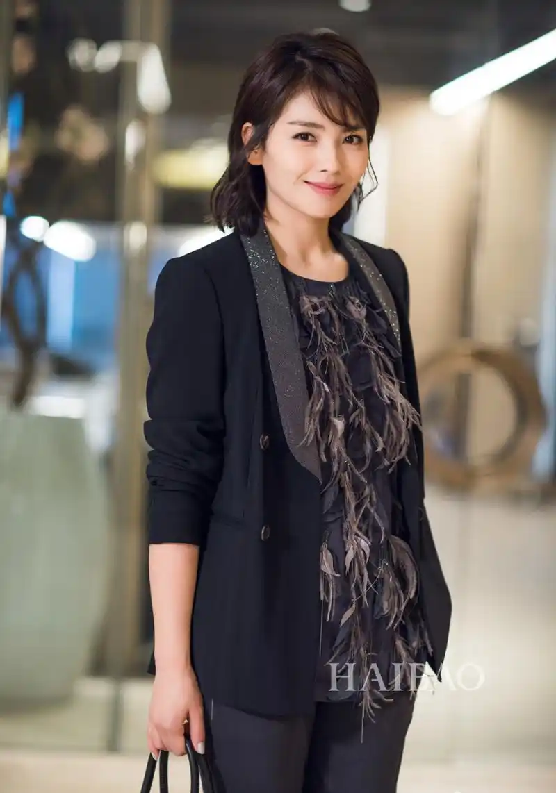 无论剧中还是剧外攻气都很足的刘涛,她的发型基本上都是乾练又得体,而